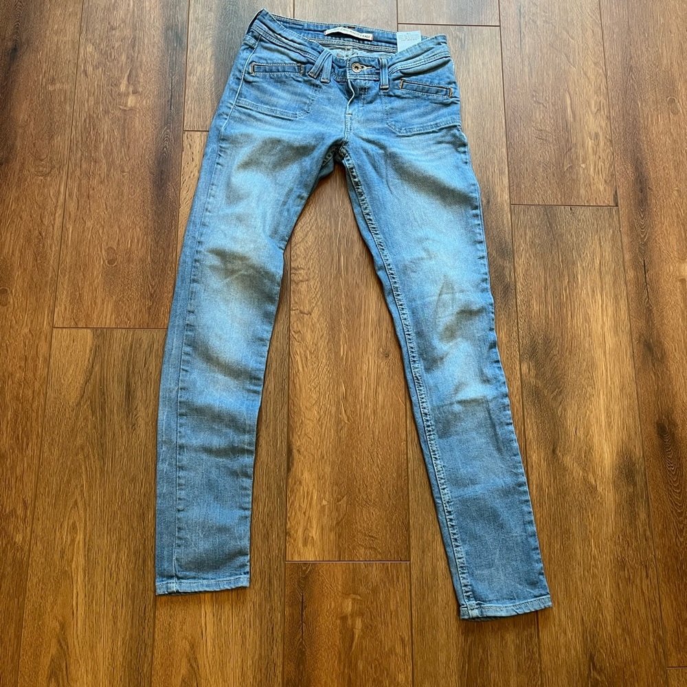 Levi low rise skinny jeans
